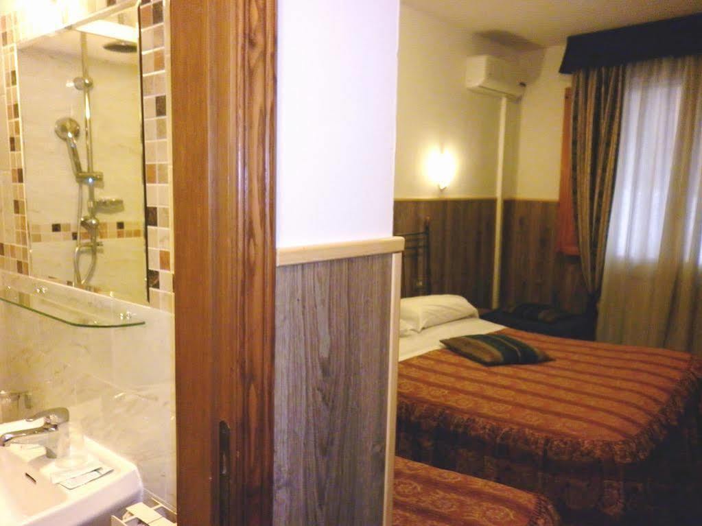 Hotel Guelfa Florencia Exterior foto